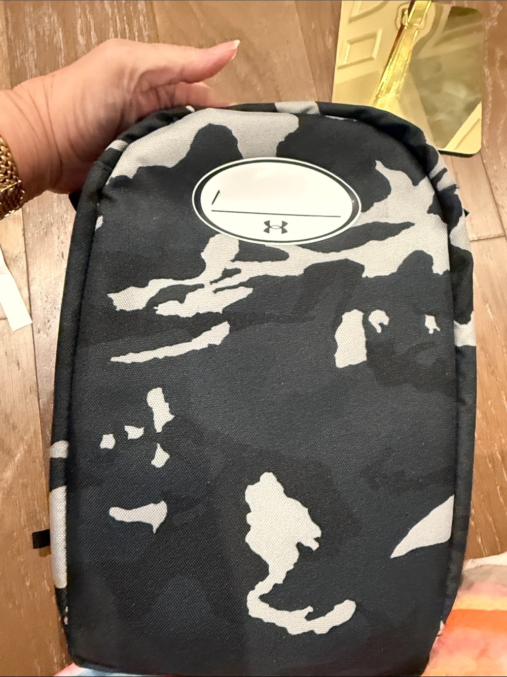 Under Armour Black & Gray Camo Belt Insulated Lunch Bag with Yellow Logo - Picture 5 of 12